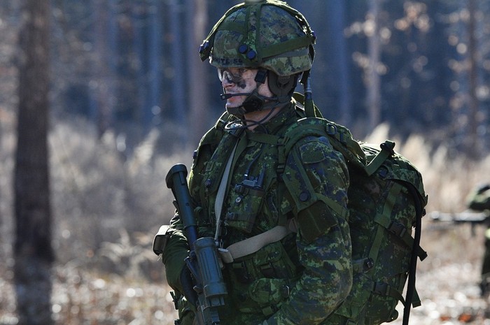 Một binh sỹ thuộc lực lượng quân dự bị của Lục quân Canada tham gia diễn tập